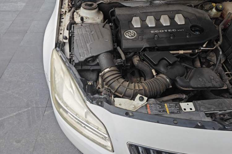 Used Buick Regal 2012 2.0L Comfort Edition Engine Bay Right