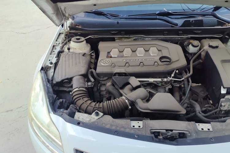 Used Buick Regal 2012 2.0L Comfort Edition Engine Bay Right