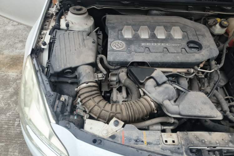 Used Buick Regal 2012 2.0L Comfort Edition Engine Bay Right