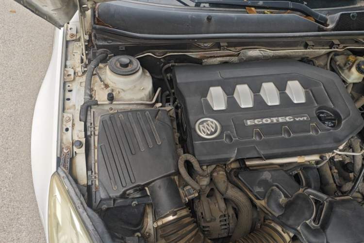 Used Buick Regal 2012 2.0L Comfort Edition Engine Bay Right