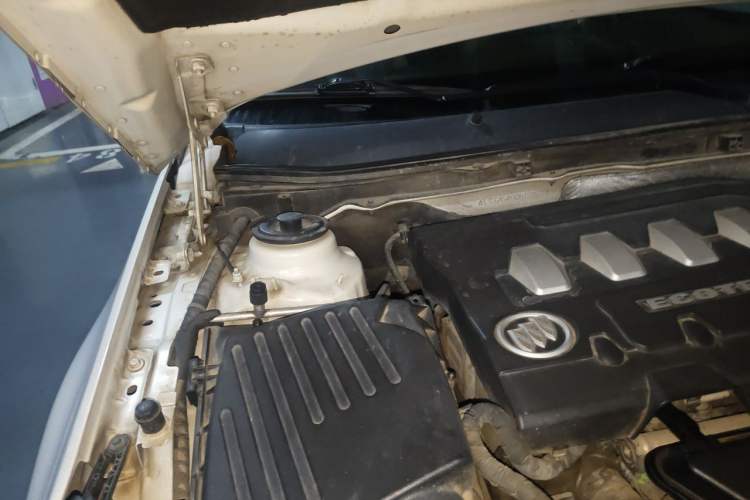 Used Buick Regal 2012 2.0L Comfort Edition Engine Bay Right