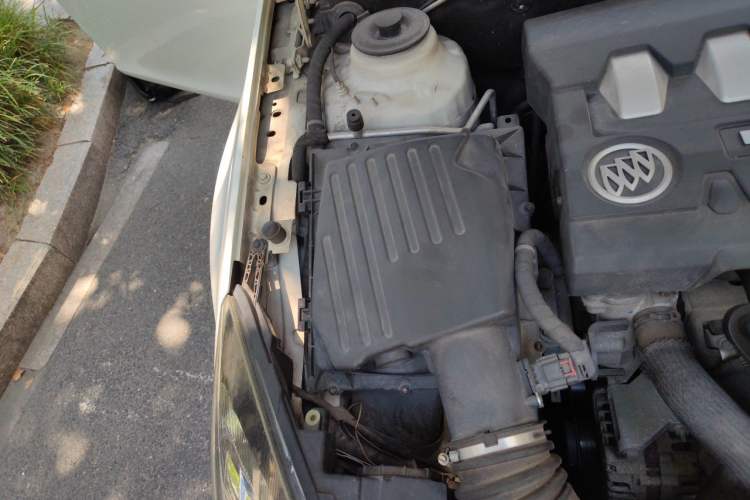 Used Buick Regal 2012 2.4L SIDI Flagship Edition Engine Bay Right