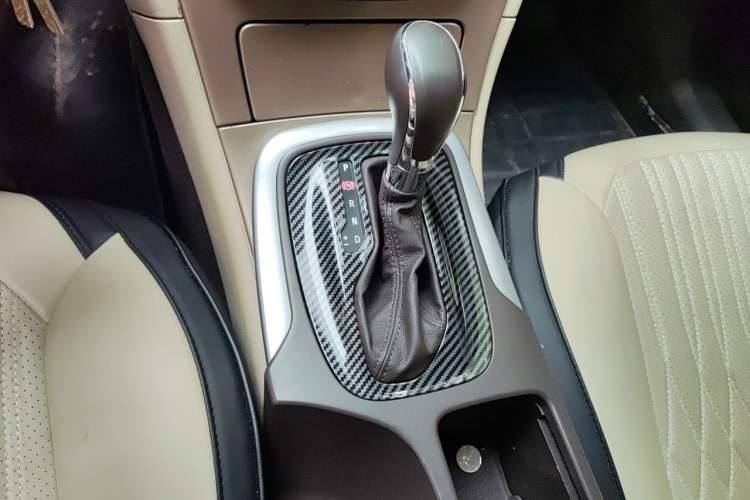 Used Buick Regal 2012 2.0L Comfort Edition Gear Lever