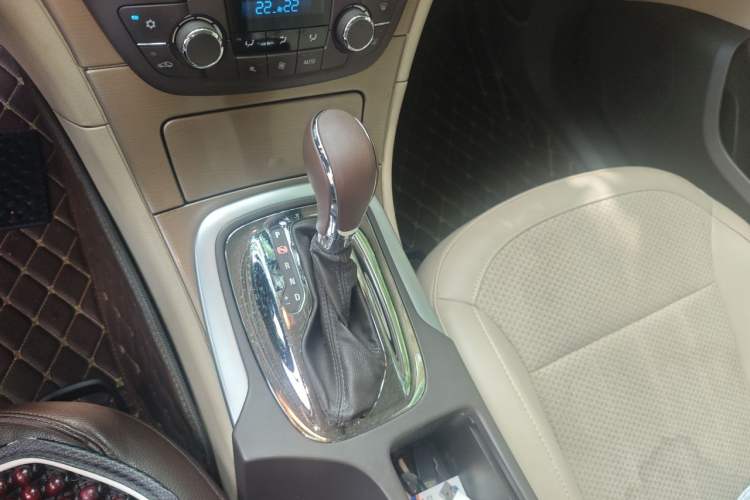 Used Buick Regal 2012 2.0L Comfort Edition Gear Lever
