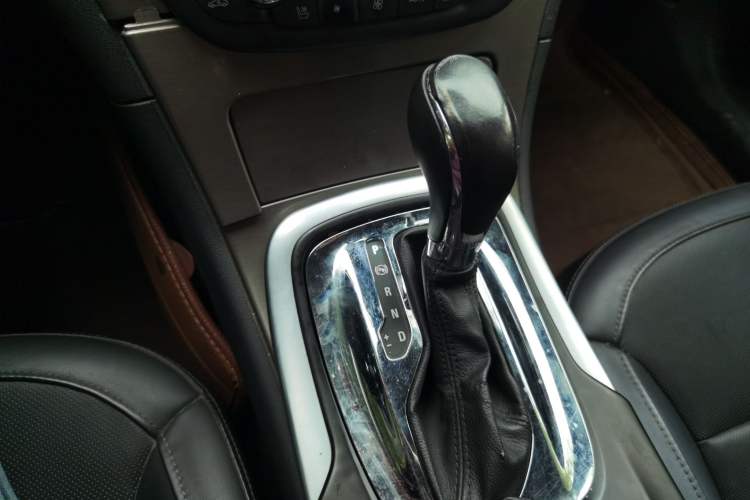 Used Buick Regal 2012 2.4L SIDI Flagship Edition Gear Lever
