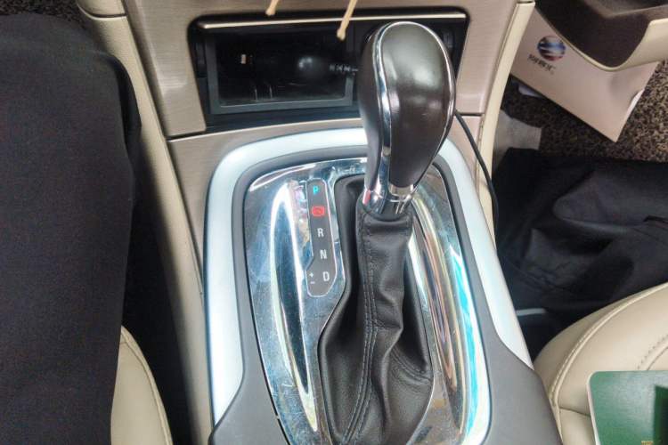 Used Buick Regal 2012 2.0L Luxury Edition Gear Lever