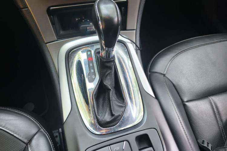 Used Buick Regal 2012 2.4L SIDI Flagship Edition Gear Lever