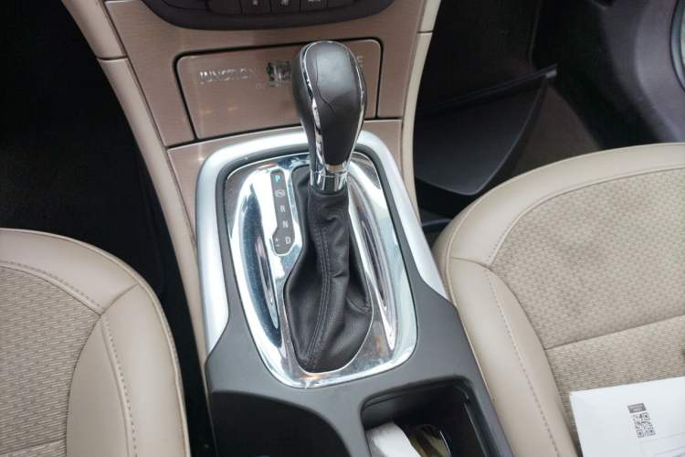 Used Buick Regal 2012 2.0L Comfort Edition Gear Lever