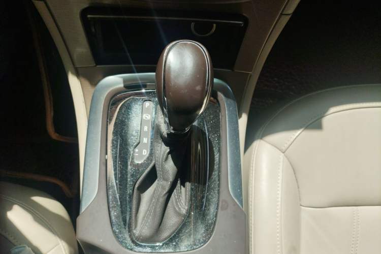 Used Buick Regal 2012 2.0L Comfort Edition Gear Lever