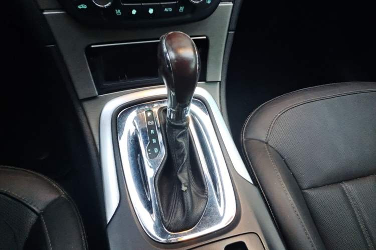 Used Buick Regal 2012 2.4L SIDI Flagship Edition Gear Lever