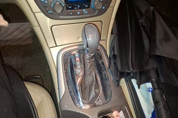 Used Buick Regal 2012 2.0L Comfort Edition Gear Lever