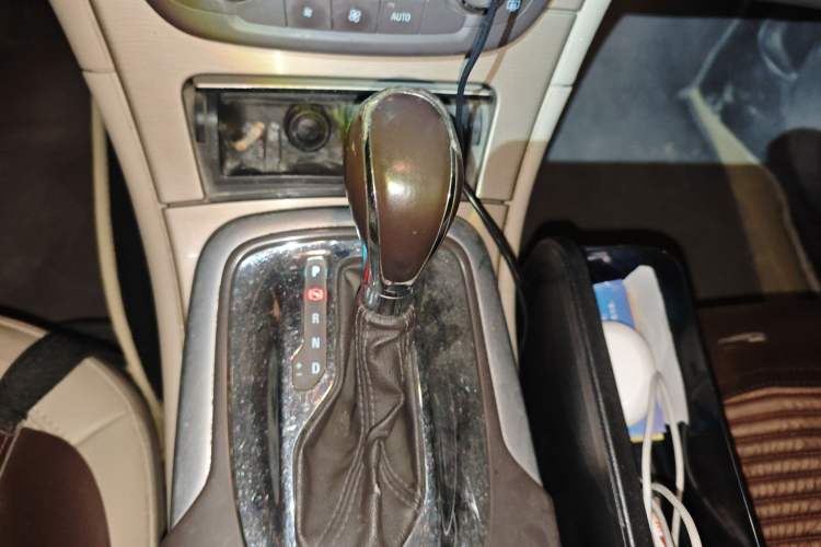 Used Buick Regal 2012 2.0L Comfort Edition Gear Lever