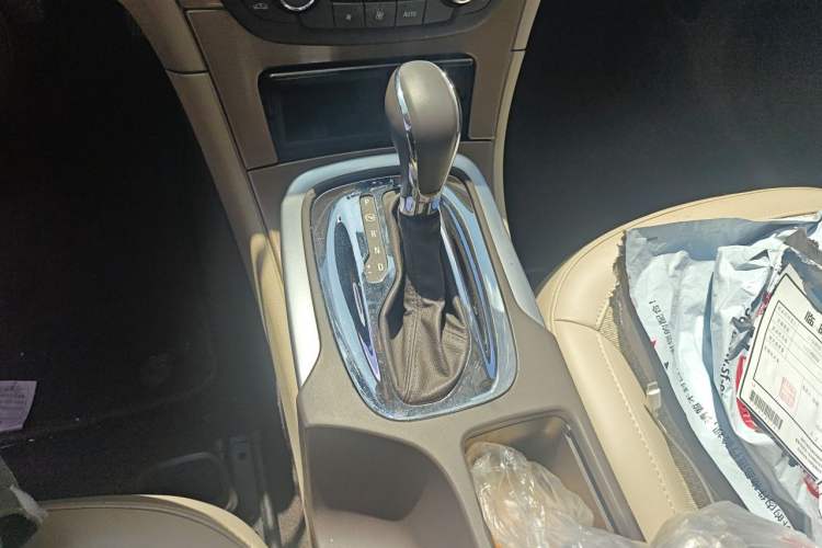 Used Buick Regal 2012 2.0L Comfort Edition Gear Lever