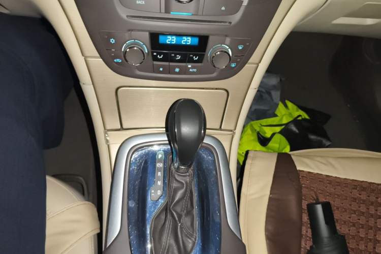 Used Buick Regal 2012 2.0L Comfort Edition Gear Lever