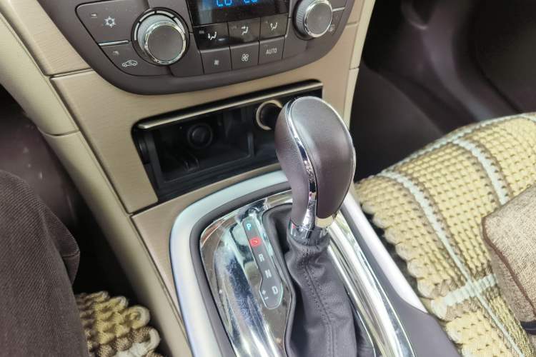 Used Buick Regal 2012 2.0L Comfort Edition Gear Lever
