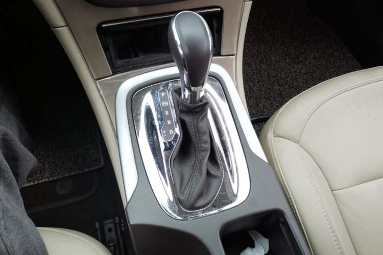 Used Buick Regal 2012 2.0L Luxury Edition Gear Lever