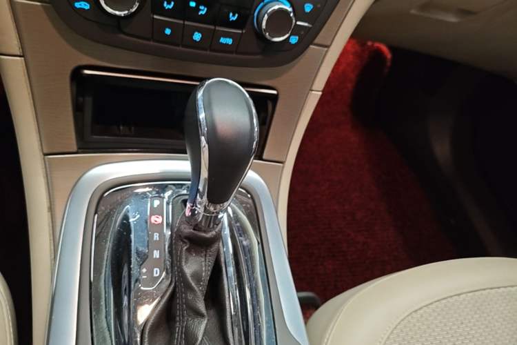 Used Buick Regal 2012 2.0L Comfort Edition Gear Lever
