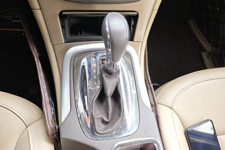 Used Buick Regal 2012 2.0L Luxury Edition Gear Lever
