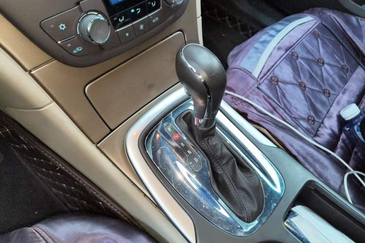 Used Buick Regal 2012 2.0L Comfort Edition Gear Lever