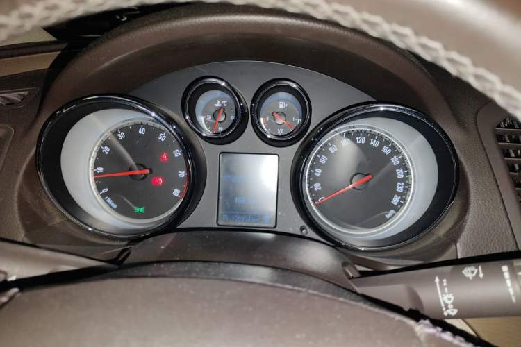 Used Buick Regal 2012 2.0L Luxury Edition Instrument Cluster