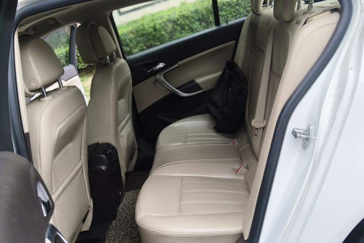 Used Buick Regal 2012 2.0L Luxury Edition Left Rear Seat