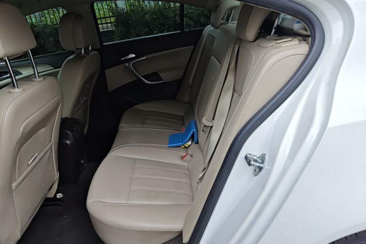 Used Buick Regal 2012 2.0L Luxury Edition Left Rear Seat