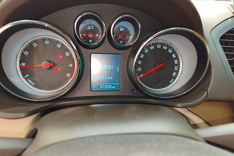 Used Buick Regal 2012 2.0L Comfort Edition Odometer Close Up