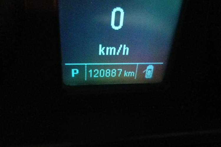 Used Buick Regal 2012 2.0L Luxury Edition Odometer Close Up