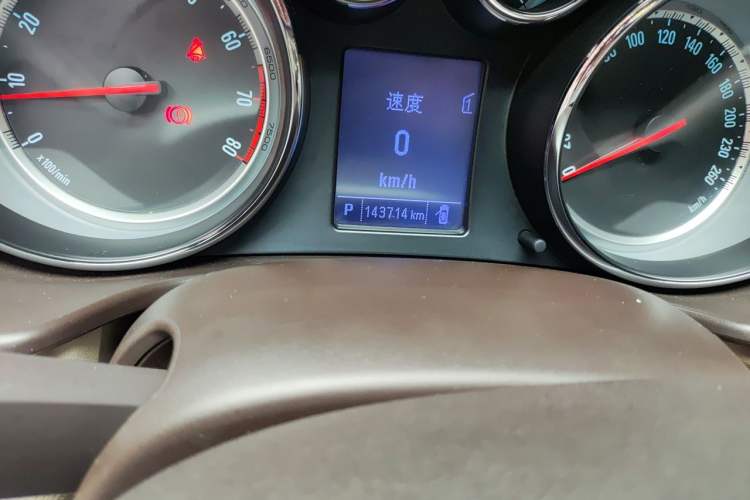 Used Buick Regal 2012 2.0L Comfort Edition Odometer Close Up