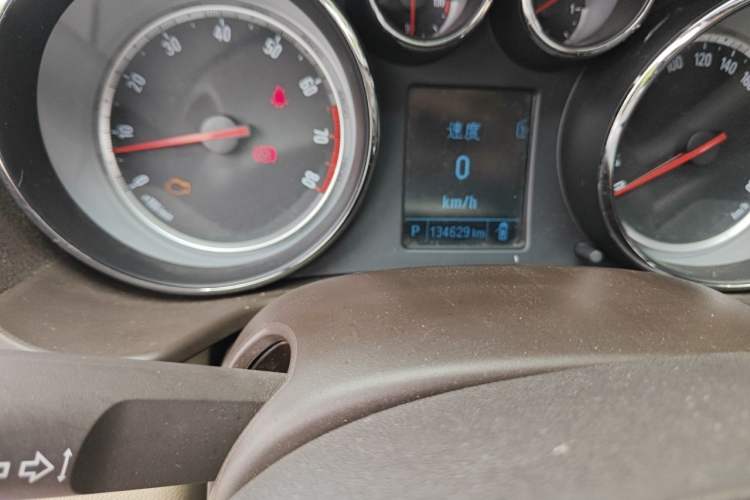 Used Buick Regal 2012 2.0L Luxury Edition Odometer Close Up