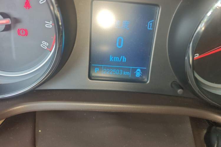 Used Buick Regal 2012 2.0L Comfort Edition Odometer Close Up