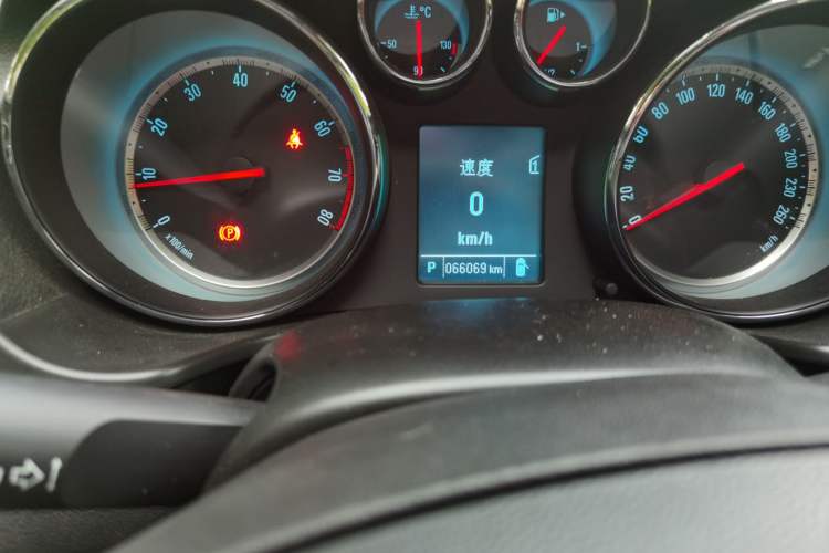 Used Buick Regal 2012 2.4L SIDI Flagship Edition Odometer Close Up