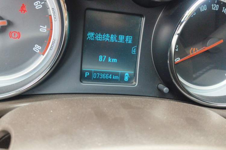 Used Buick Regal 2012 2.0L Luxury Edition Odometer Close Up