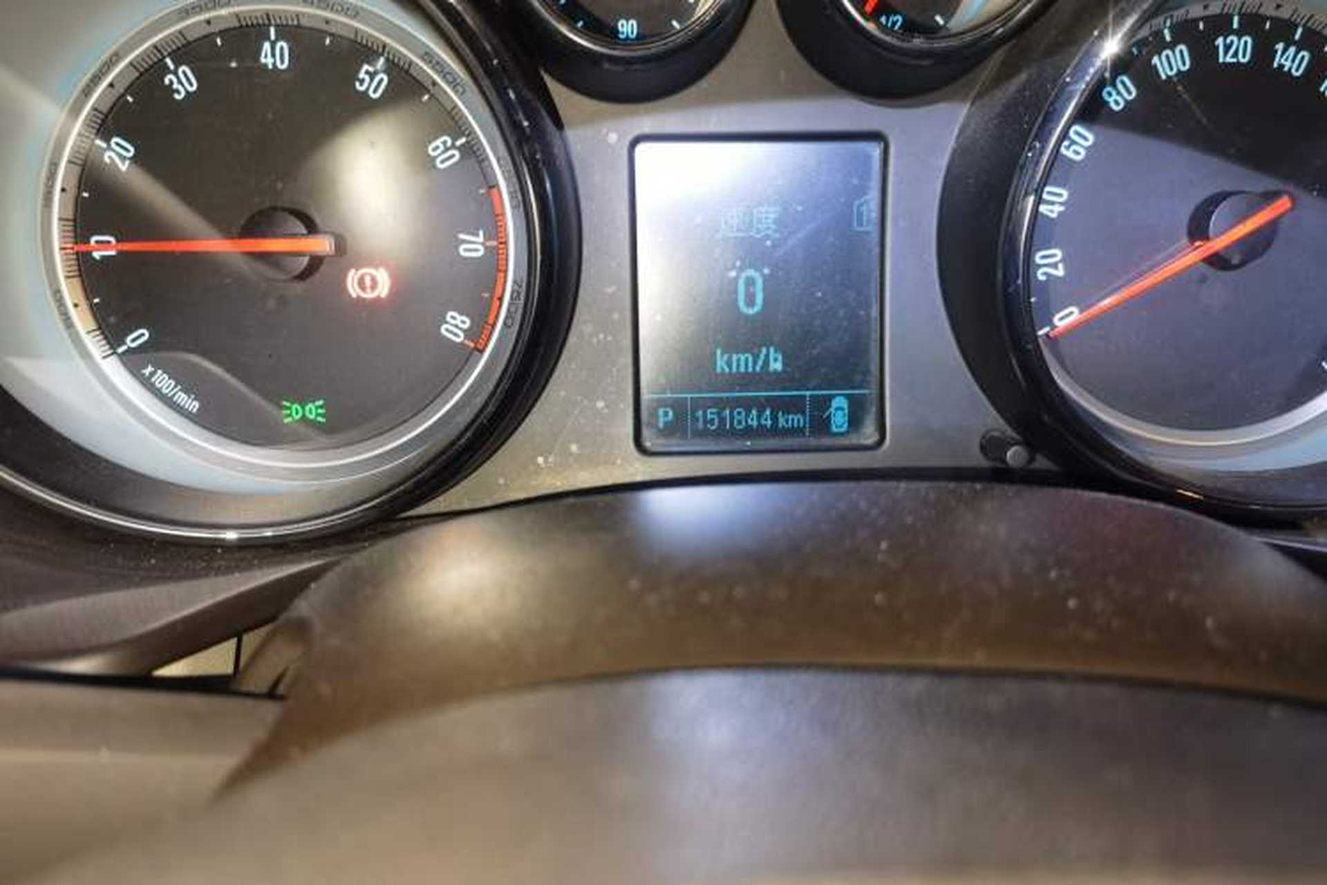 Used Buick Regal 2012 2.0L Comfort Edition Odometer Close Up