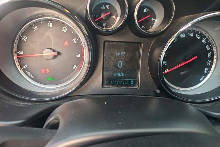 Used Buick Regal 2012 GS 2.0T Super Sport Edition Odometer Close Up