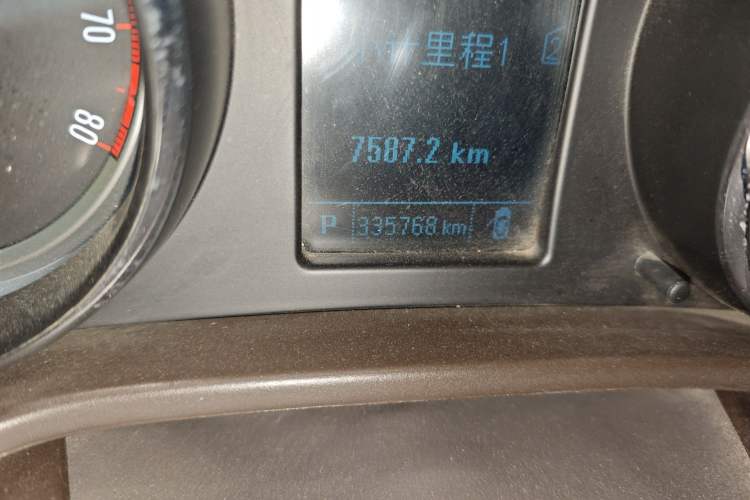 Used Buick Regal 2012 2.0L Comfort Edition Odometer Close Up