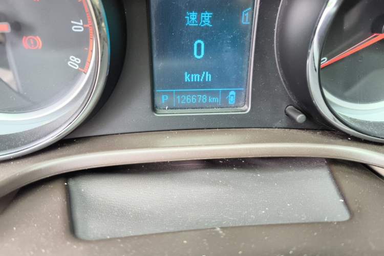 Used Buick Regal 2012 2.0L Luxury Edition Odometer Close Up