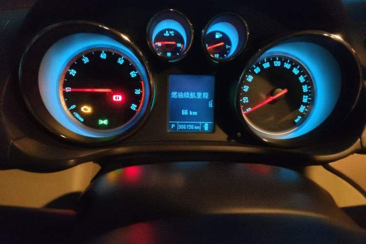 Used Buick Regal 2012 2.0L Comfort Edition Odometer Close Up
