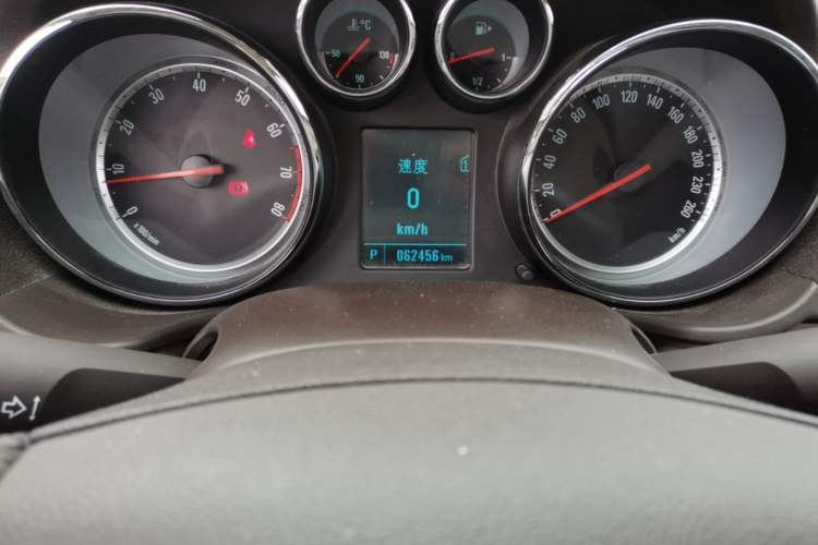 Used Buick Regal 2012 2.0L Luxury Edition Odometer Close Up