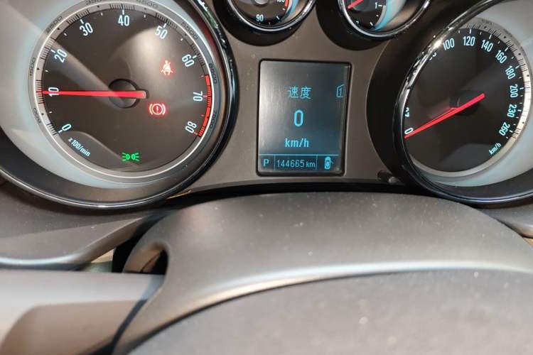 Used Buick Regal 2012 2.0L Luxury Edition Odometer Close Up
