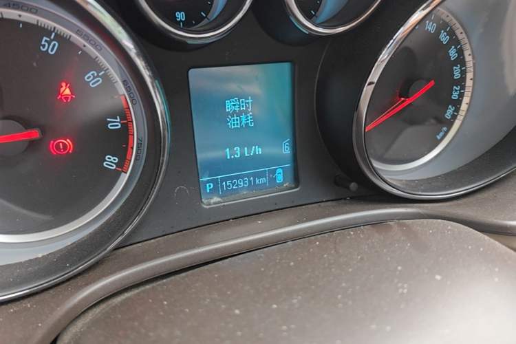 Used Buick Regal 2012 2.0L Comfort Edition Odometer Close Up