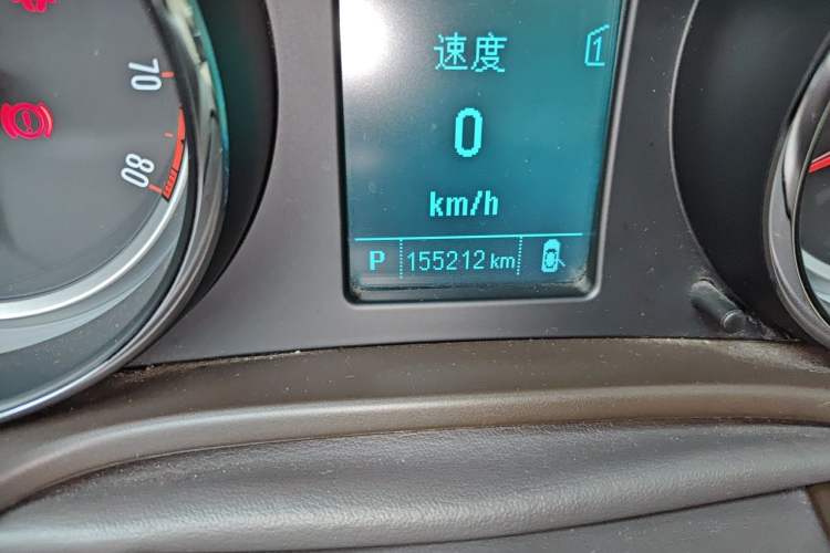 Used Buick Regal 2012 2.0L Luxury Edition Odometer Close Up