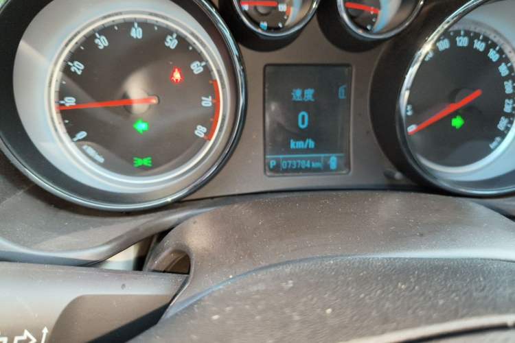 Used Buick Regal 2012 2.0L Comfort Edition Odometer Close Up