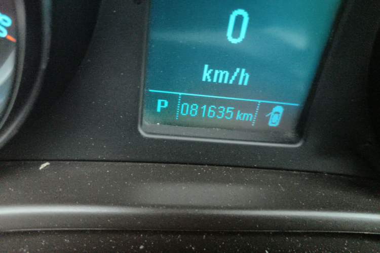 Used Buick Regal 2012 2.0L Comfort Edition Odometer Close Up