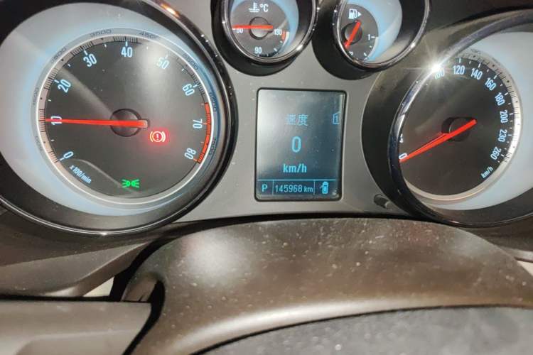 Used Buick Regal 2012 2.0L Comfort Edition Odometer Close Up