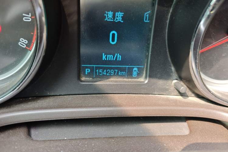 Used Buick Regal 2012 2.0L Comfort Edition Odometer Close Up