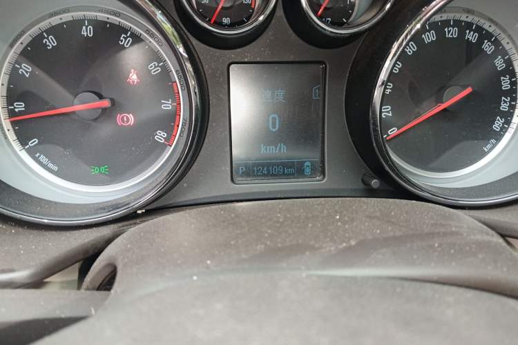 Used Buick Regal 2012 2.0L Luxury Edition Odometer Close Up