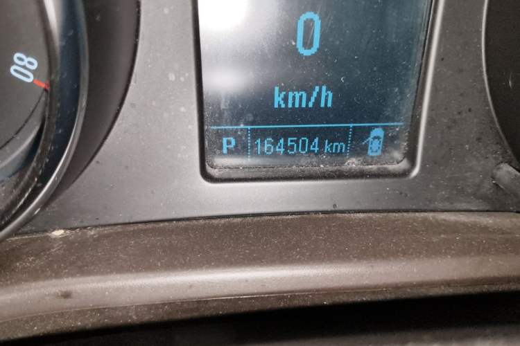 Used Buick Regal 2012 2.0L Luxury Edition Odometer Close Up