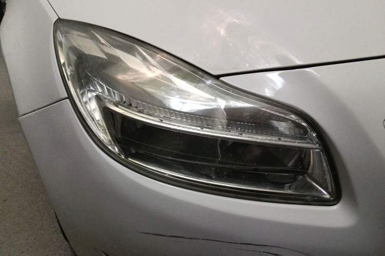 Used Buick Regal 2012 2.0L Luxury Edition Right Front Headlight