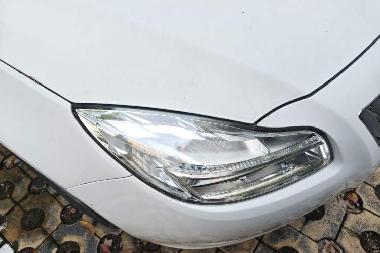 Used Buick Regal 2012 2.0L Luxury Edition Right Front Headlight